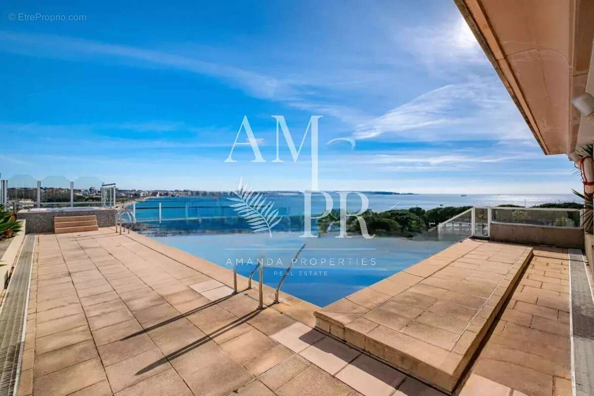 Appartement à VALLAURIS