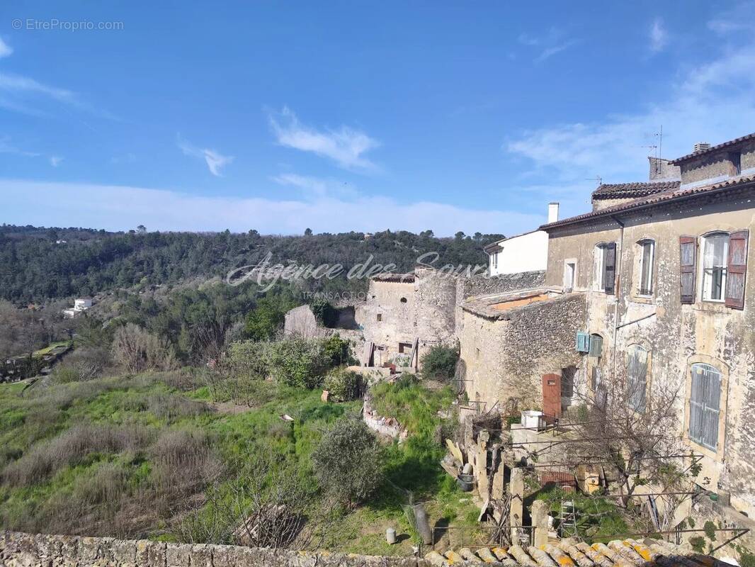 Appartement à VARAGES