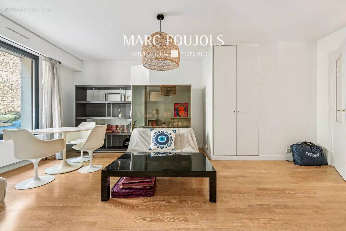 Appartement à PARIS-16E