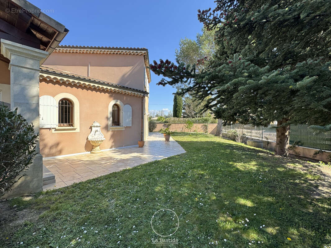 Maison à MONTELIMAR