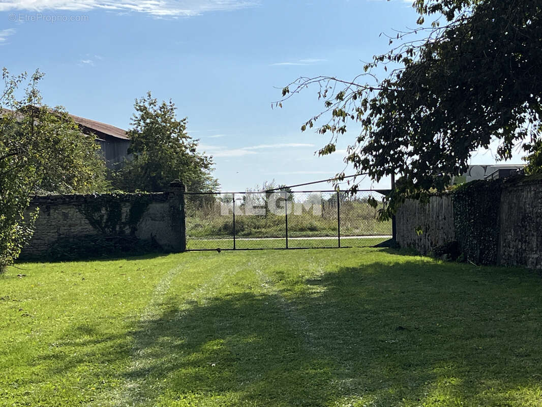 Maison à LA CHAPELLE-LA-REINE