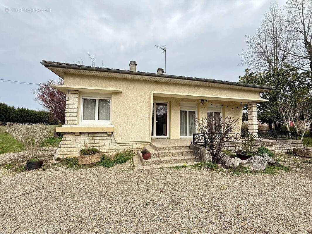 Maison à PINEUILH
