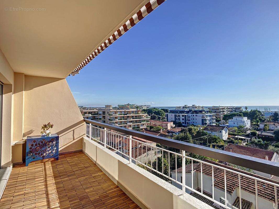 Appartement à SAINT-LAURENT-DU-VAR