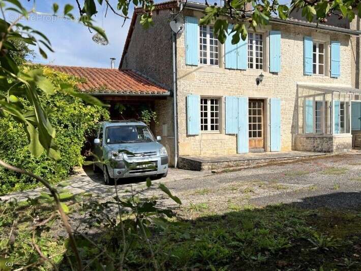 Maison à VERTEUIL-SUR-CHARENTE