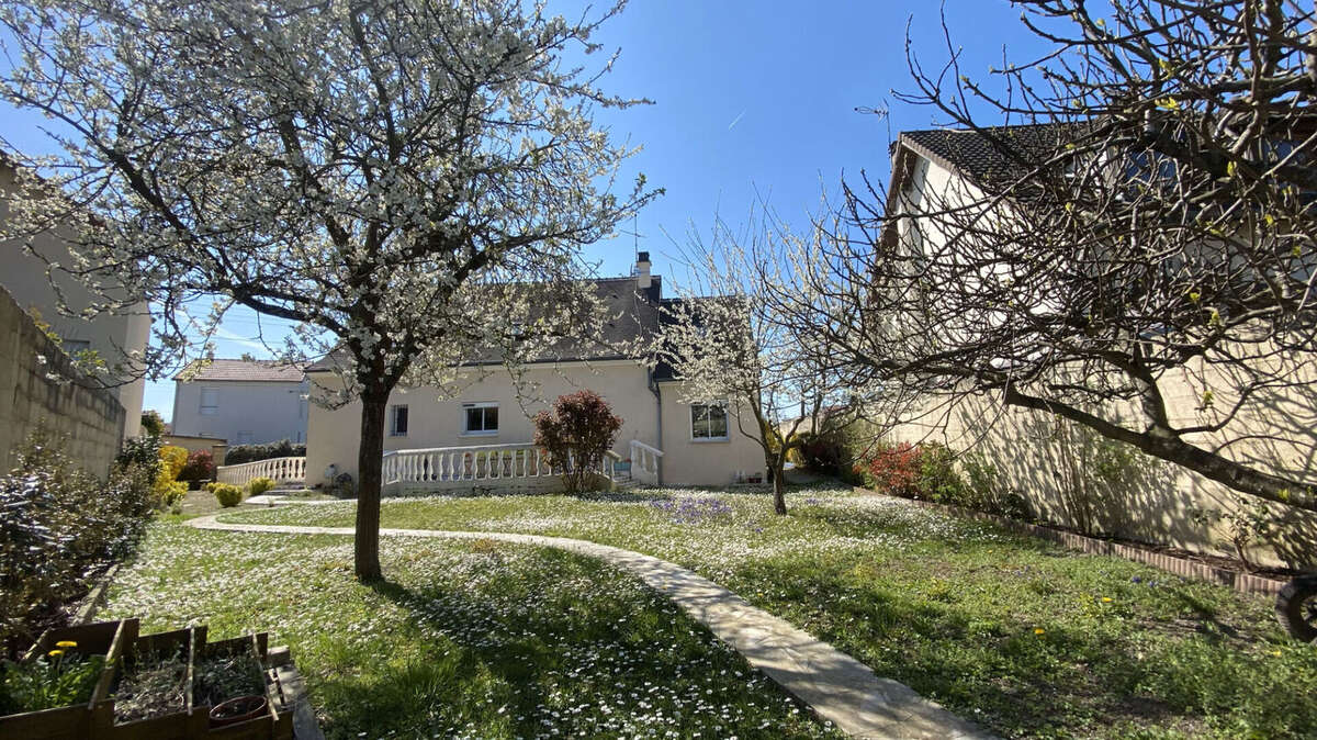 Maison à BEAUCHAMP