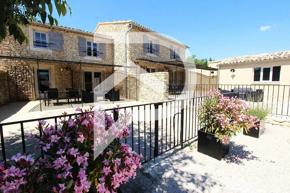 Maison à GORDES