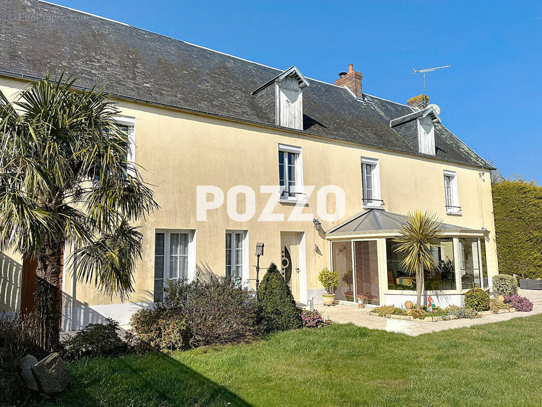 Maison à CONDE-SUR-VIRE