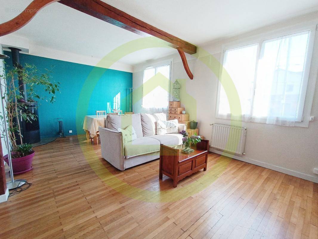 Maison à SARCELLES