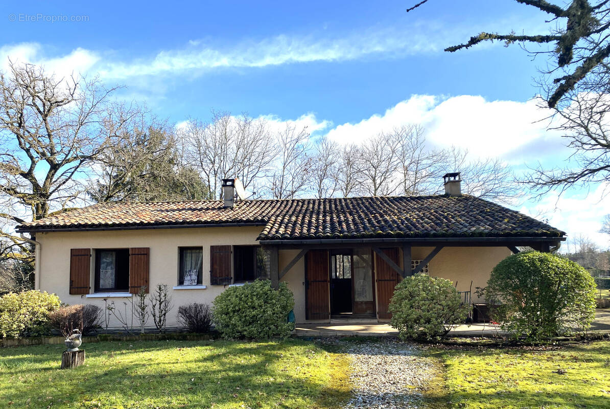 Maison à MENSIGNAC