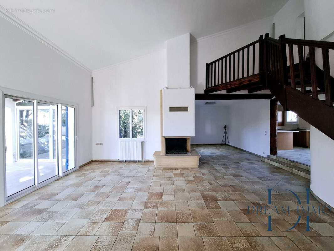 Maison à COMBAILLAUX