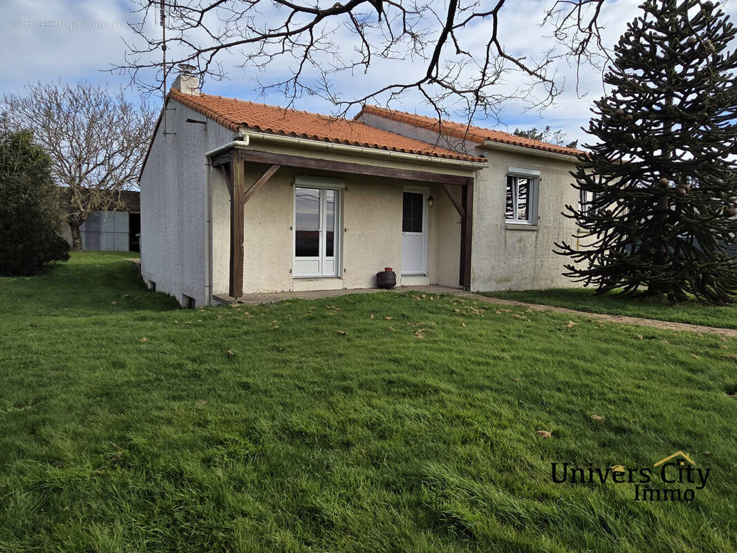 Maison à LEGE
