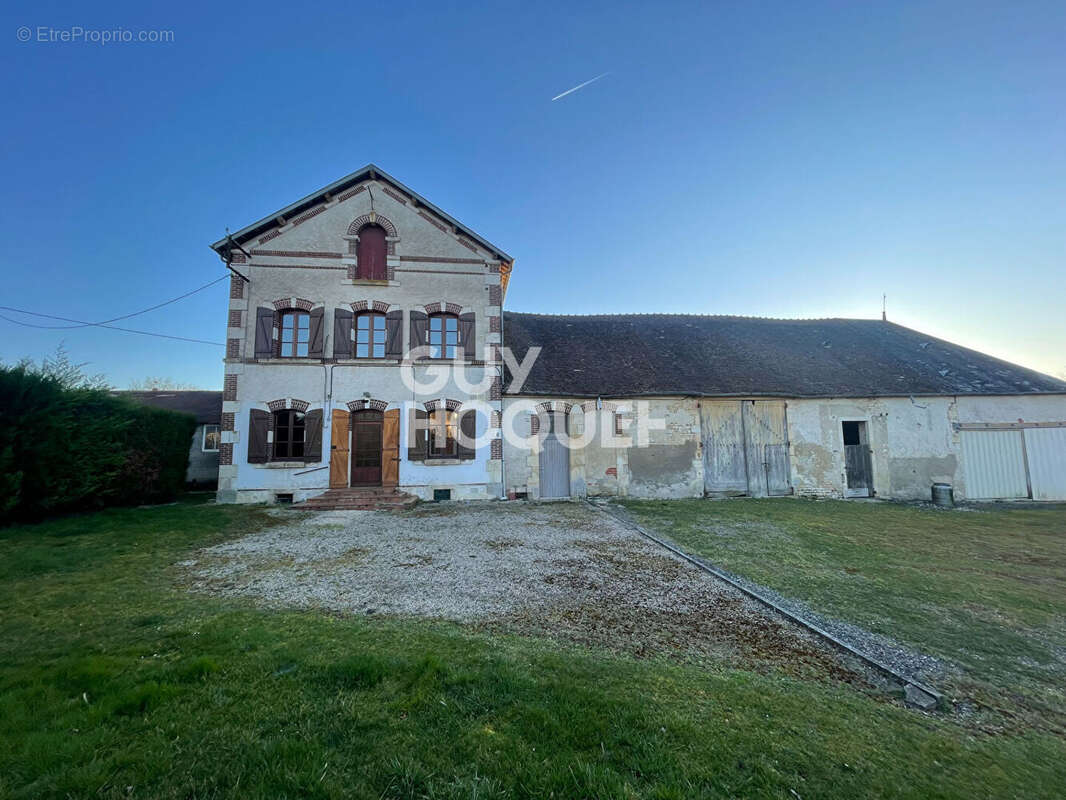 Maison à PLAIMPIED-GIVAUDINS