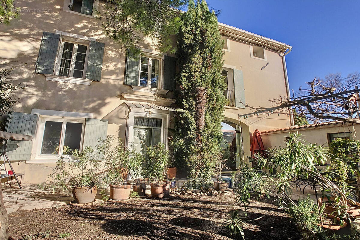 Maison à SAINT-SATURNIN-LES-AVIGNON