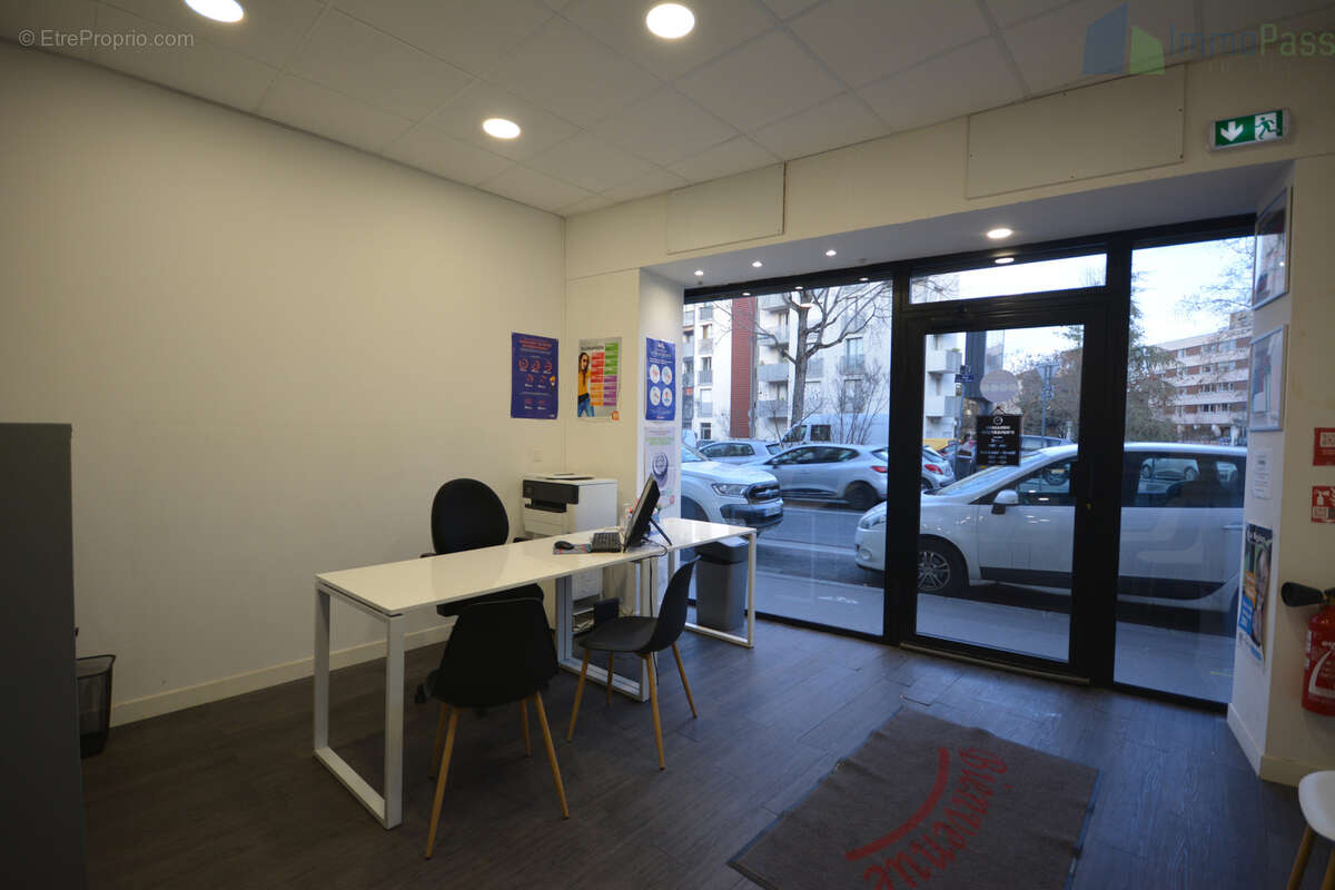 Commerce à LYON-8E