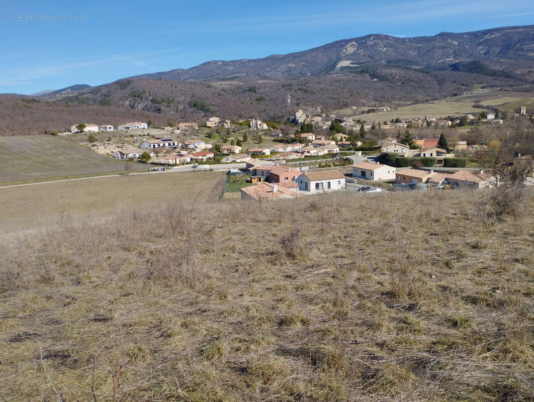 Terrain à NYONS