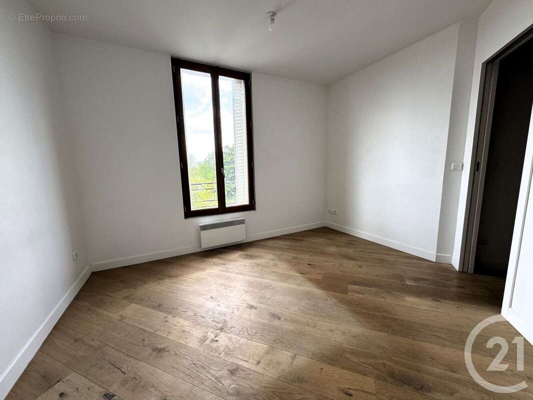 Appartement à SAINT-MAUR-DES-FOSSES