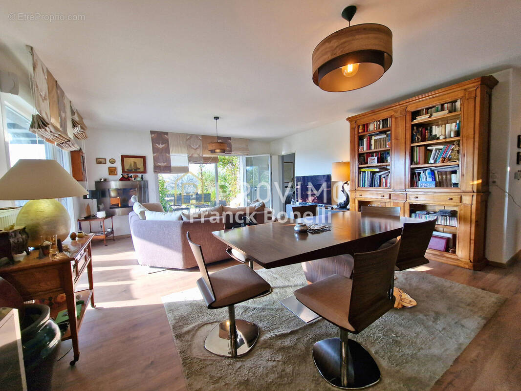 Appartement à CONTAMINE-SUR-ARVE