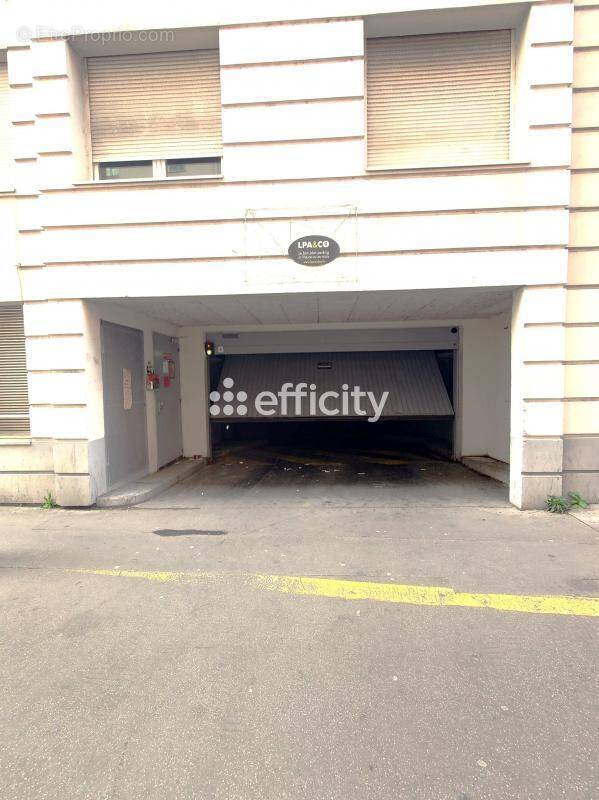 Parking à LYON-7E