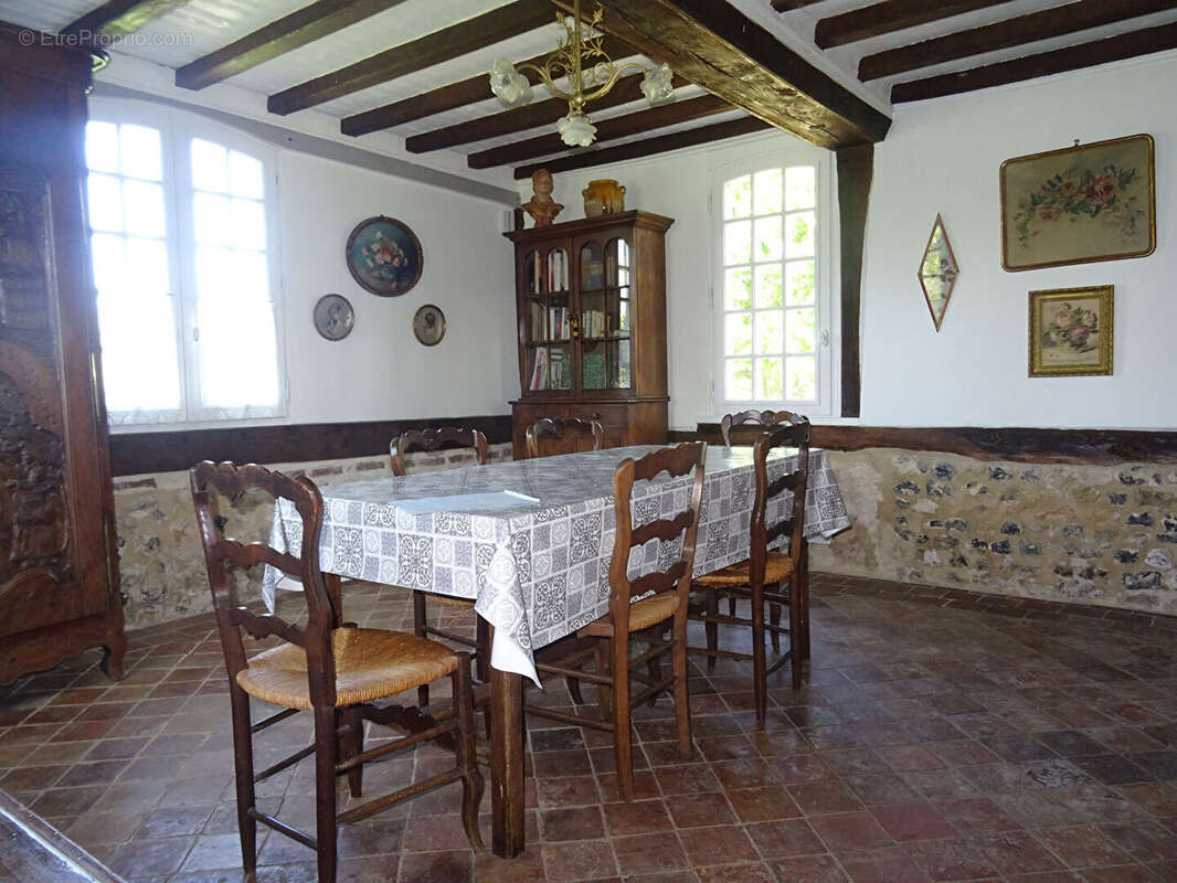 Maison à CORMEILLES