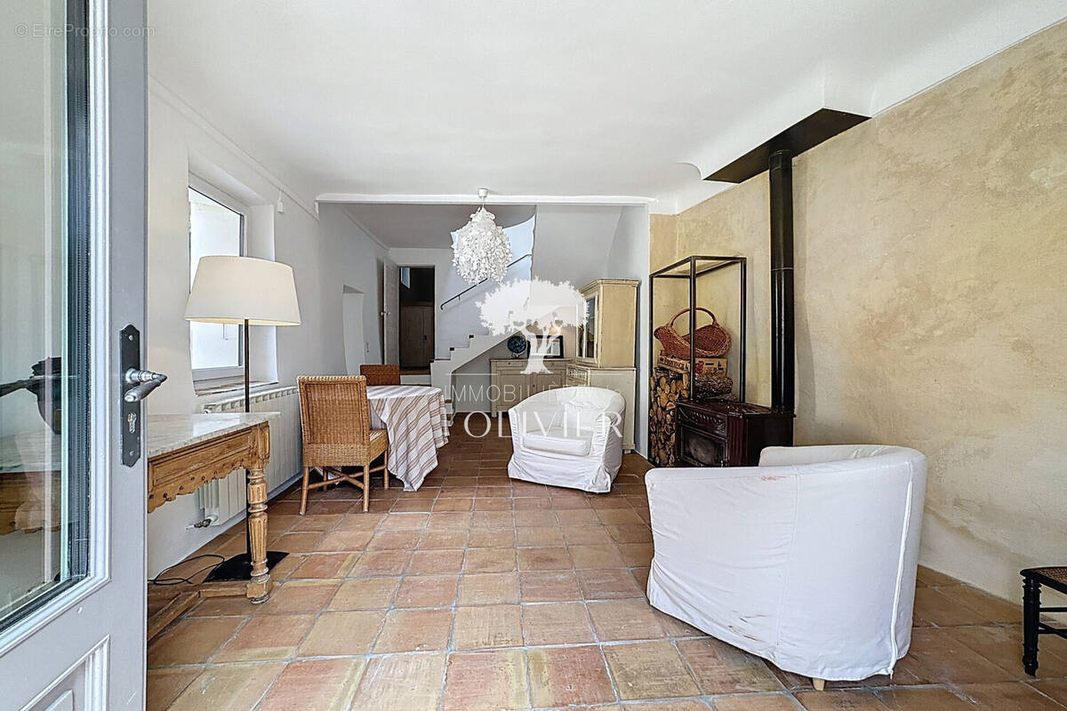 Maison à SAINT-SATURNIN-LES-APT