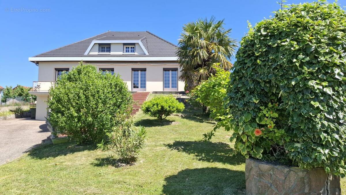 Maison à SALAISE-SUR-SANNE