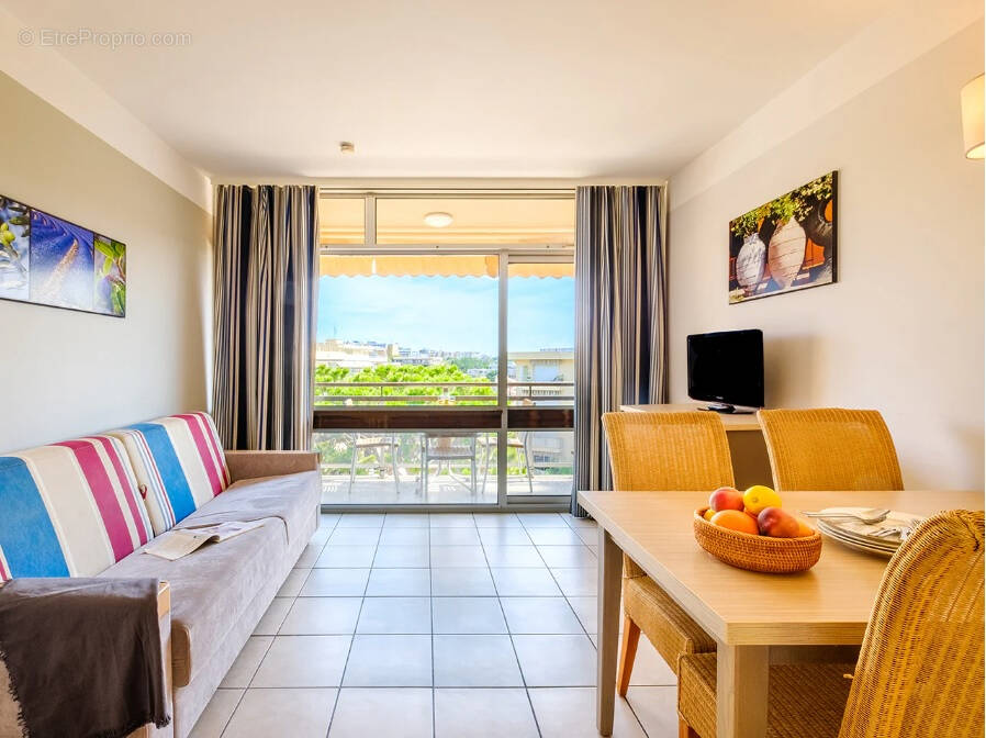 Appartement à SAINT-LAURENT-DU-VAR