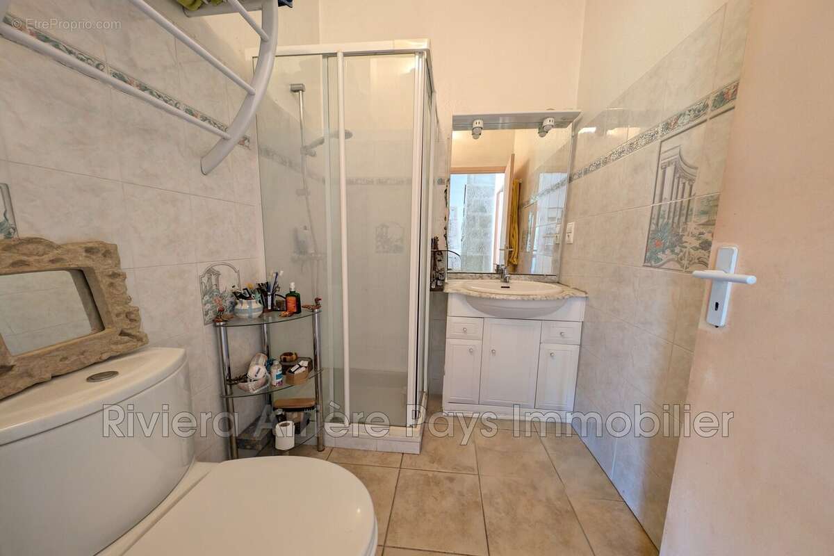 Appartement à PUGET-THENIERS