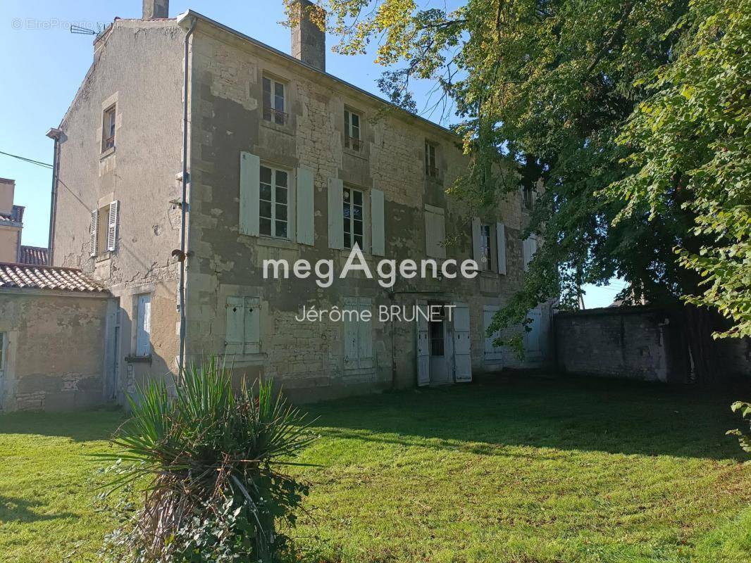 Maison à FONTENAY-LE-COMTE