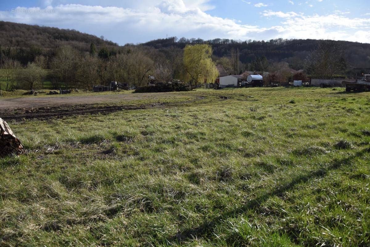 Terrain à VILCEY-SUR-TREY