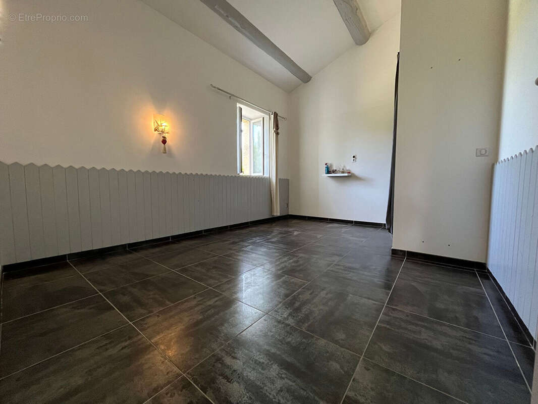 Maison à LAUDUN-L&#039;ARDOISE