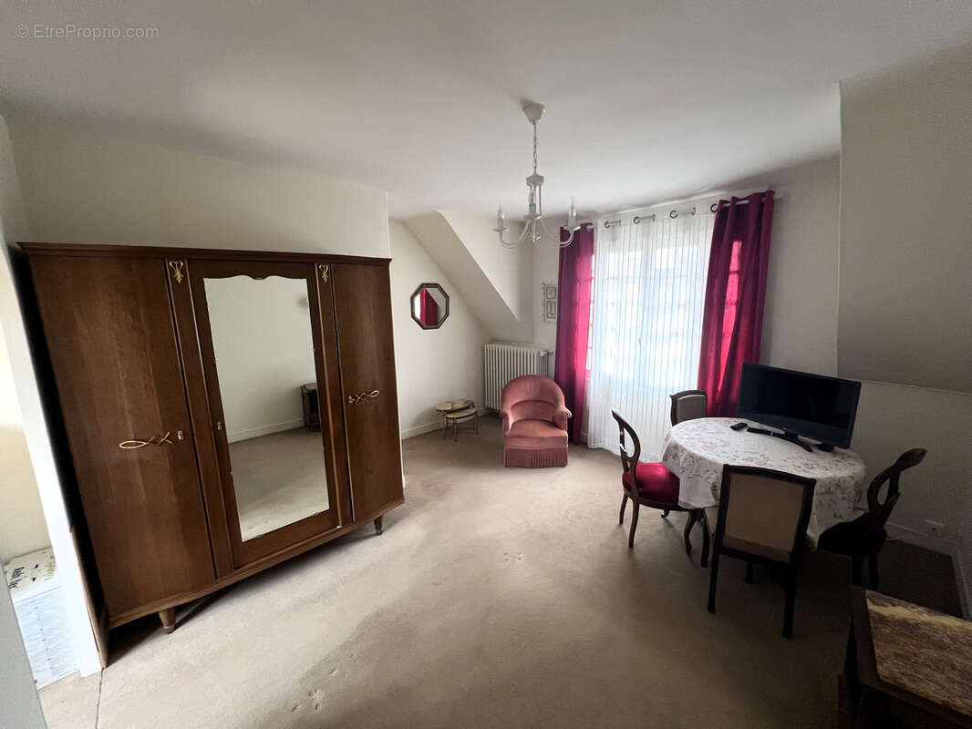 Maison à LA QUEUE-LES-YVELINES