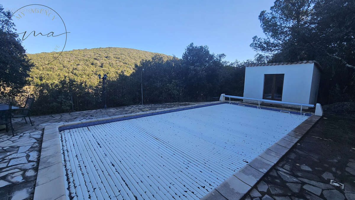 Maison à CABREROLLES