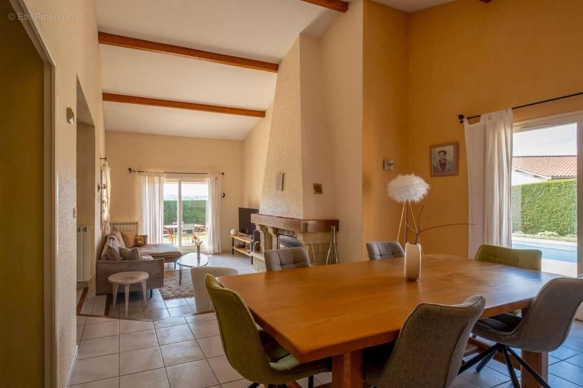 Photo 4 - Maison à JASSANS-RIOTTIER