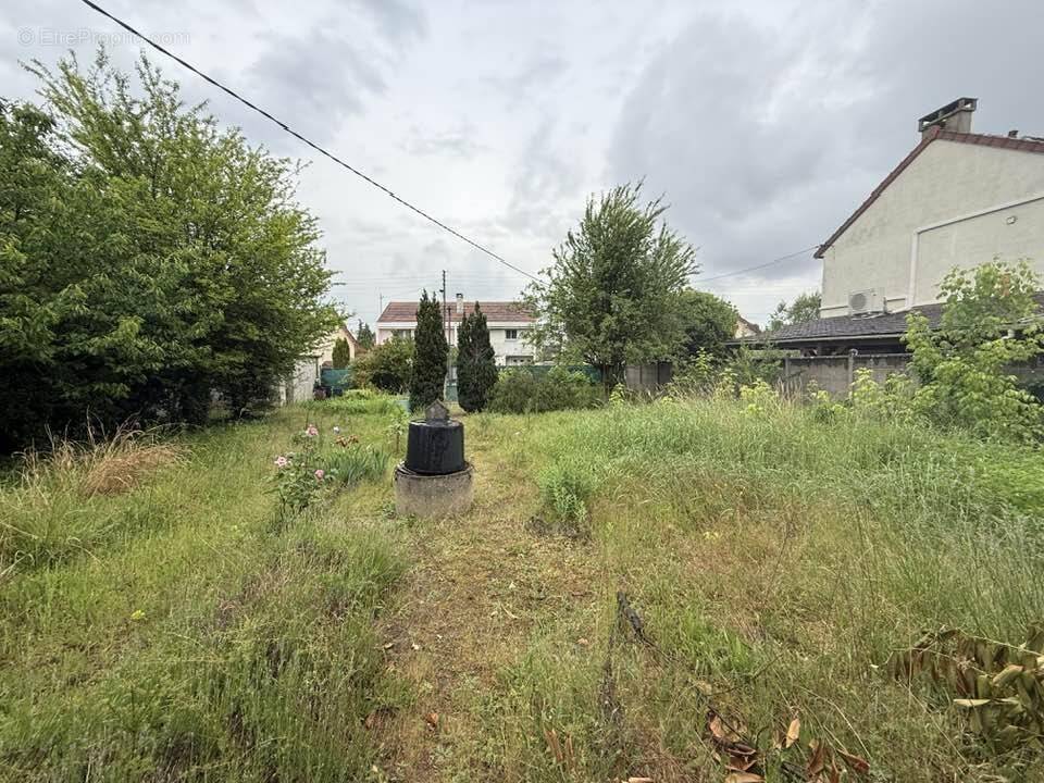 Terrain à VIGNEUX-SUR-SEINE
