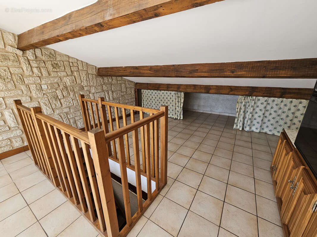 Appartement à BAGNOLS-EN-FORET
