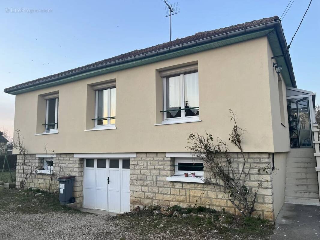 Maison à BRIENON-SUR-ARMANCON