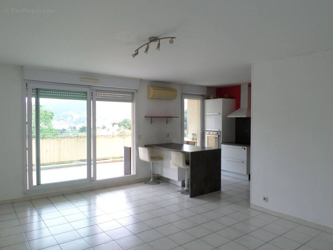 Photo 1 - Appartement à MARSEILLE-12E