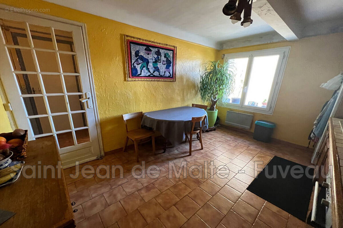 Maison à GREASQUE