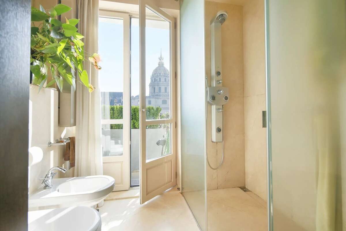 Appartement à PARIS-7E