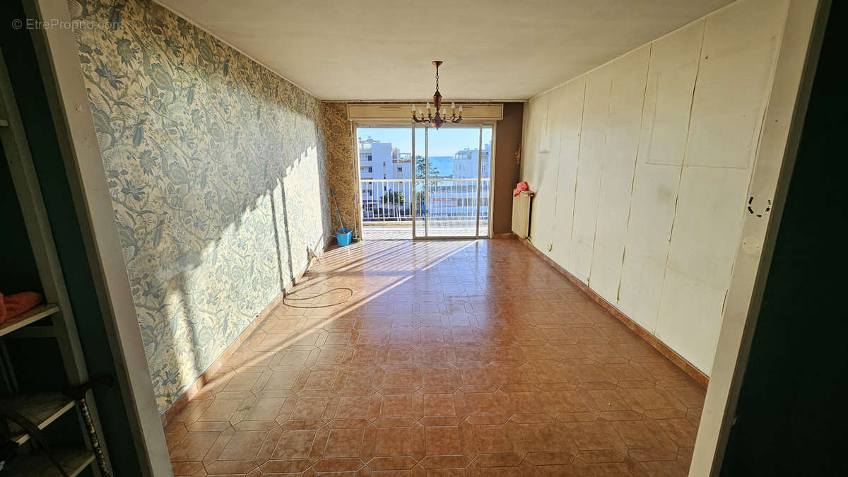 Appartement à SAINT-LAURENT-DU-VAR