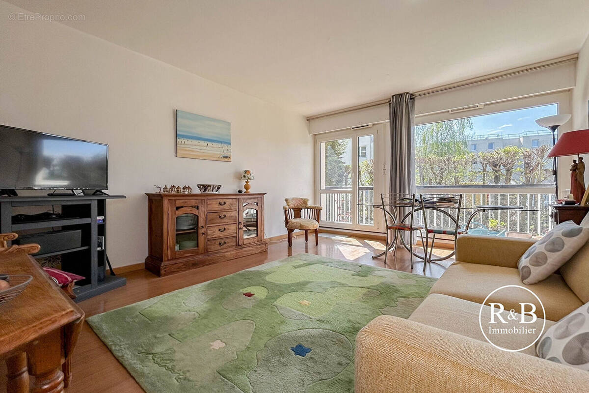 Appartement à LES CLAYES-SOUS-BOIS