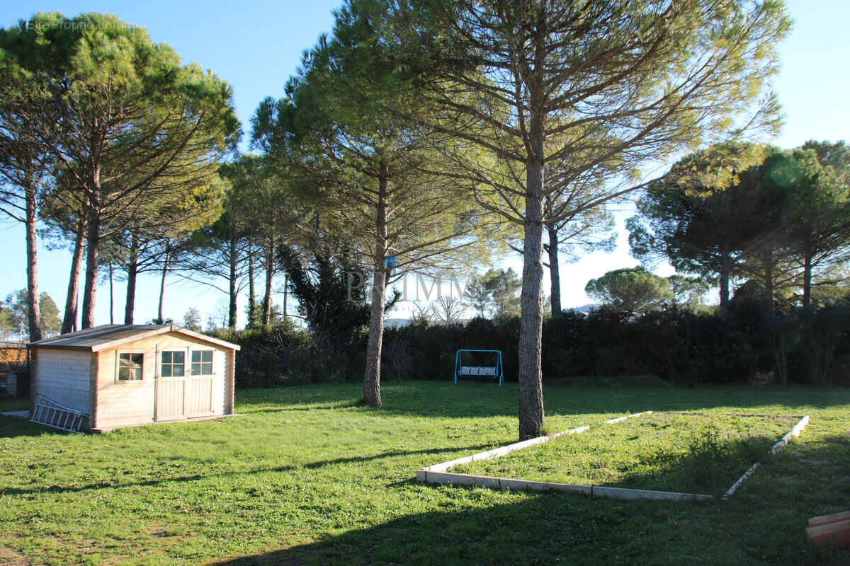 Maison à BAGNOLS-EN-FORET