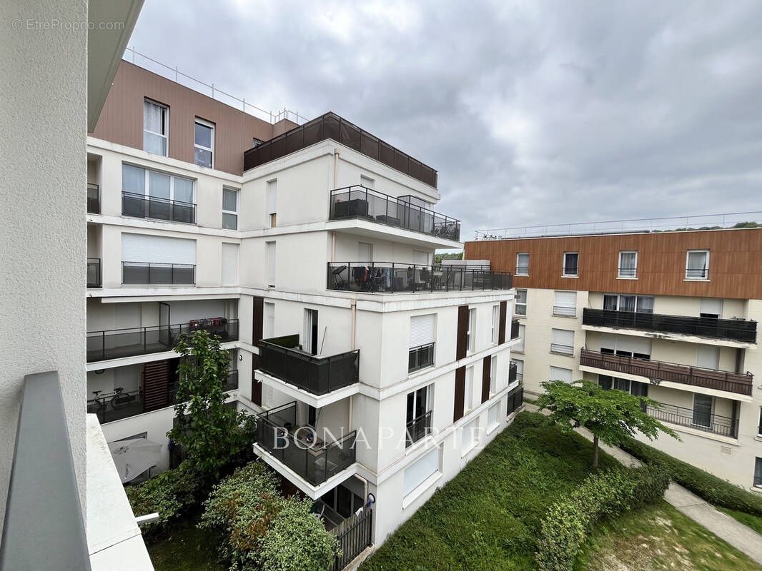 Appartement à FONTENAY-LE-FLEURY