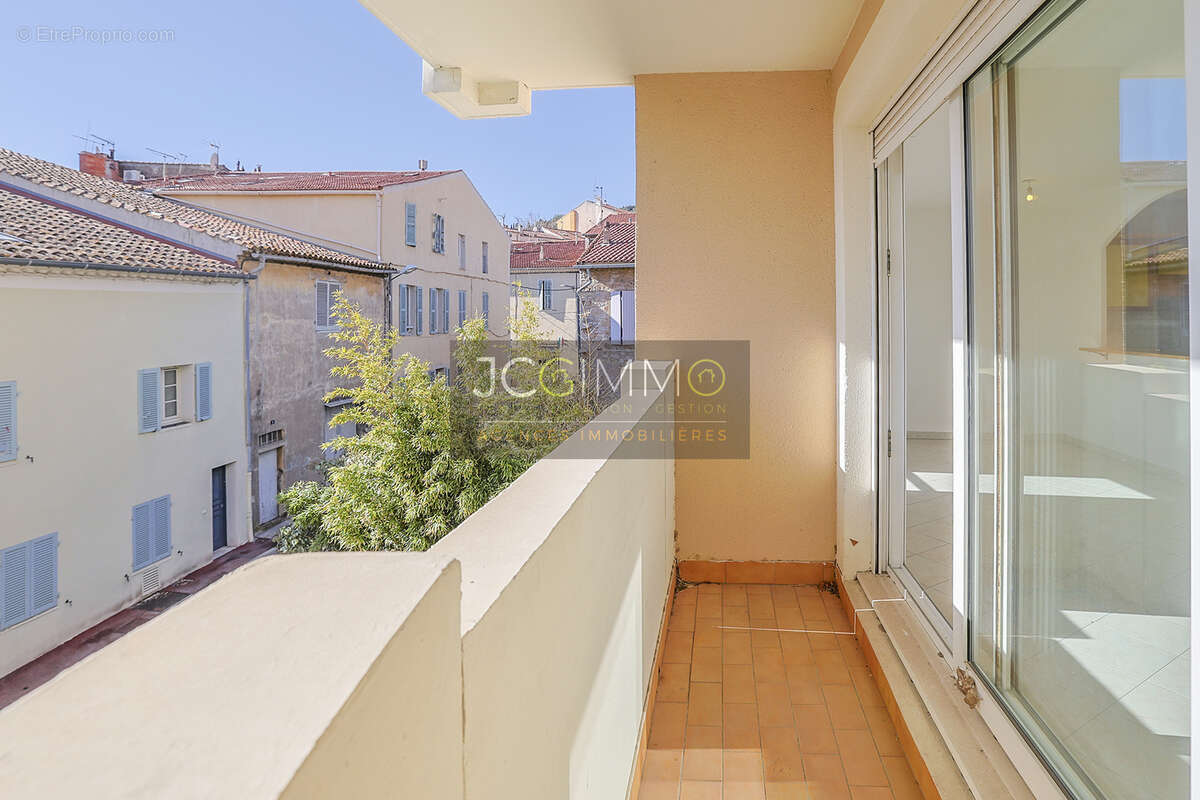 Appartement à HYERES