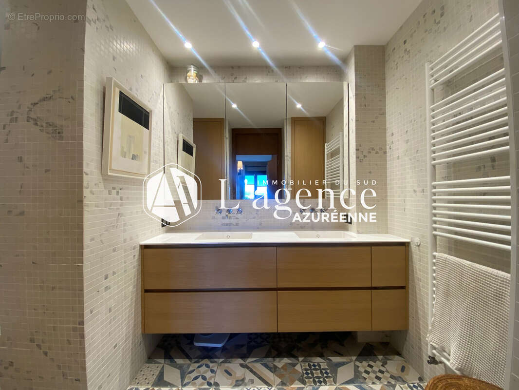 Appartement à SAINT-LAURENT-DU-VAR