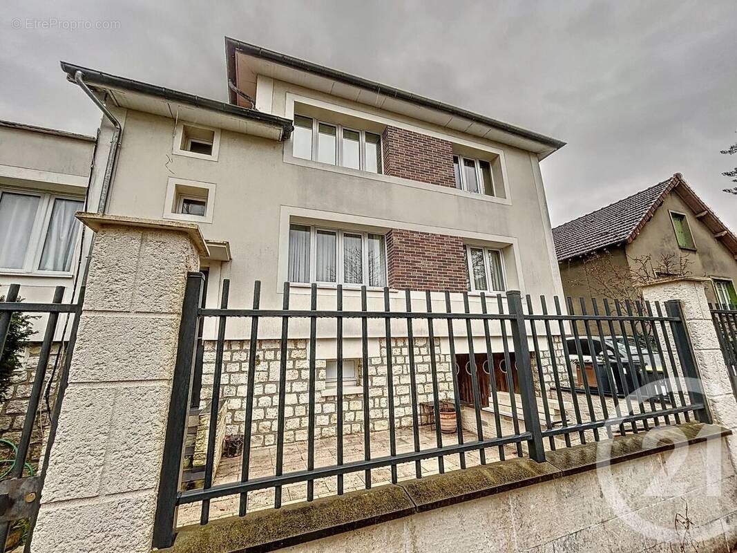 Maison à LA ROCHETTE