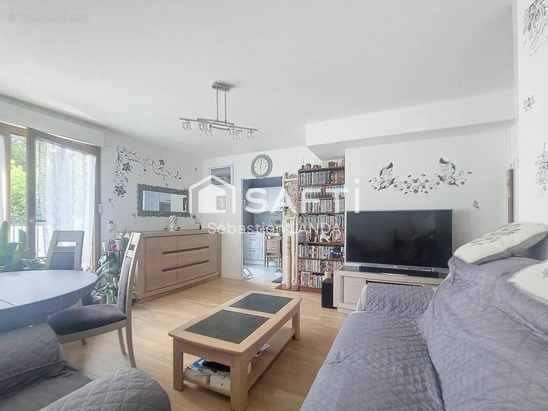 Photo 1 - Appartement à LE MESNIL-SAINT-DENIS