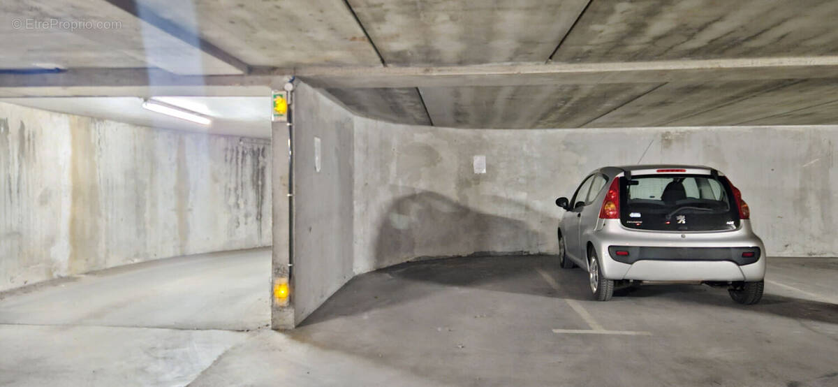 Parking à LYON-8E