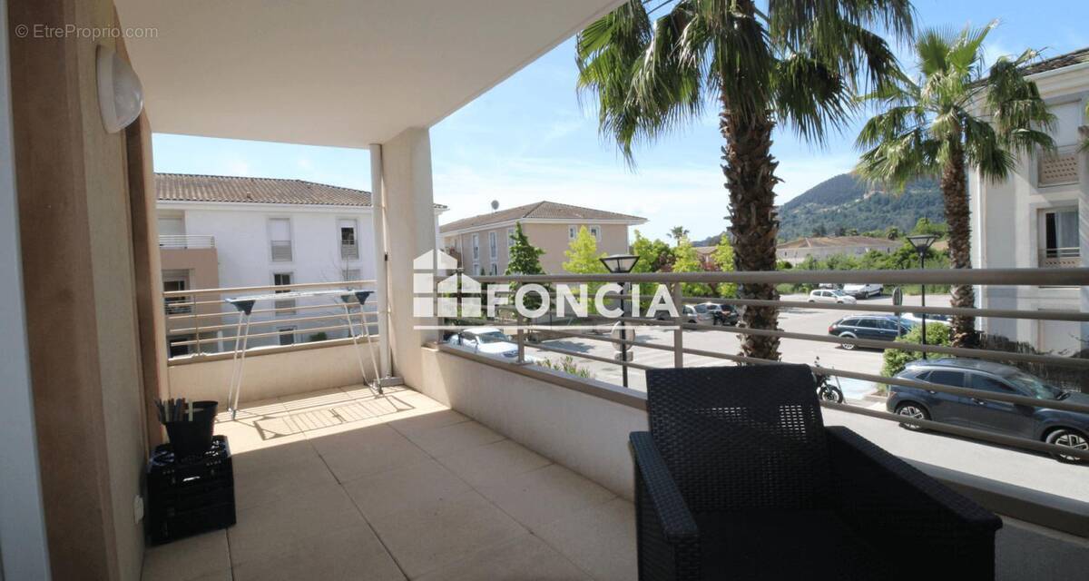 Appartement à SOLLIES-PONT