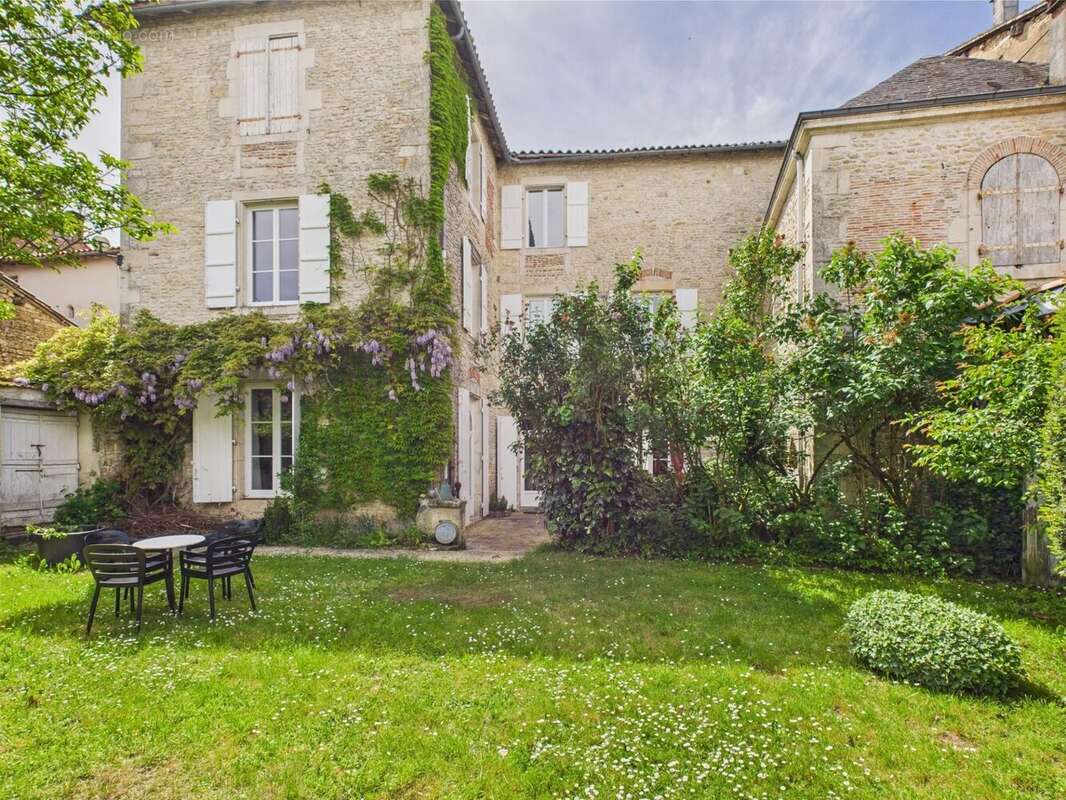 Maison à RUFFEC